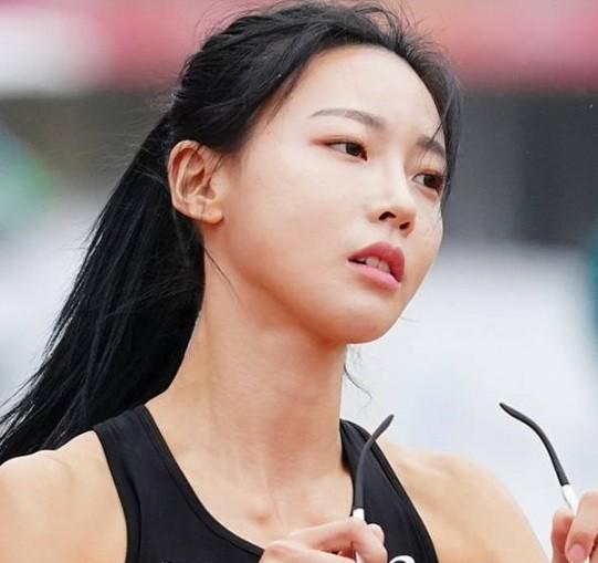 美国田径运动员获得铜牌，追赶领先者