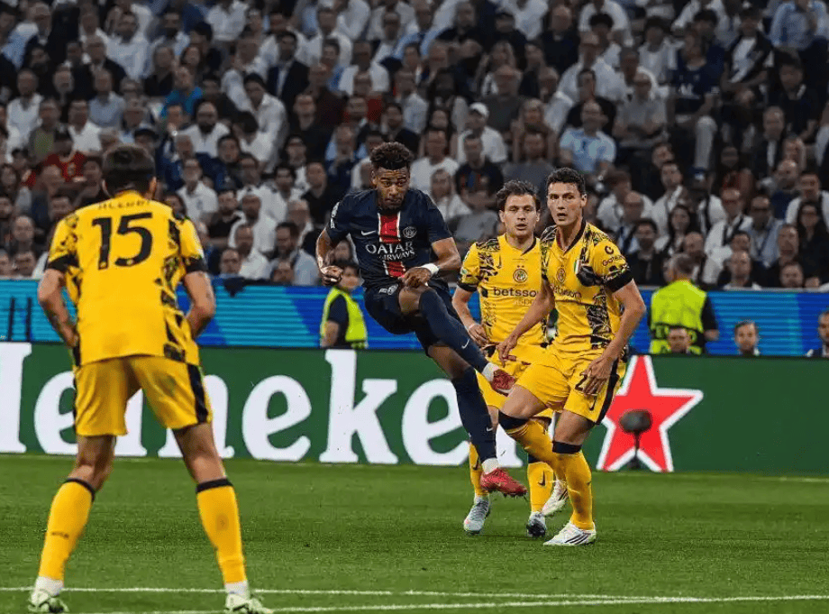 包含达尼洛破门，巴黎圣日耳曼轻松战胜对手的词条