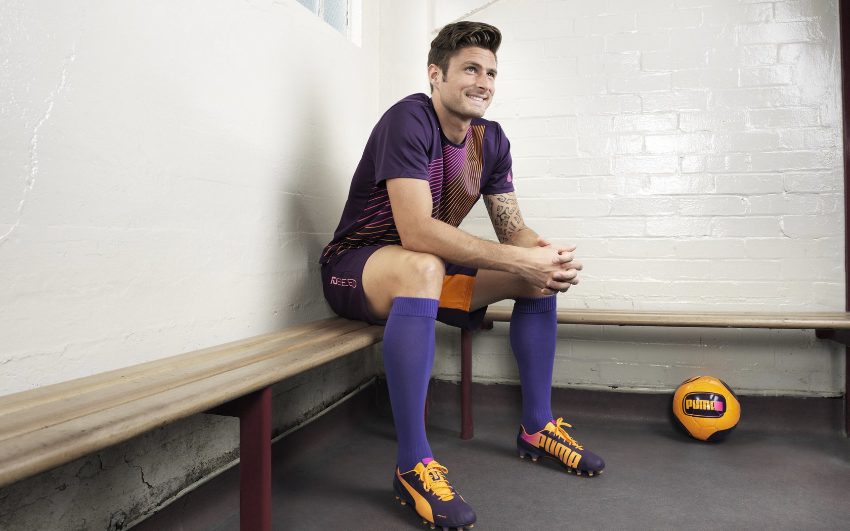 爆冷引爆全场！，Faker意外战胜巴塞罗那观众掌声雷动