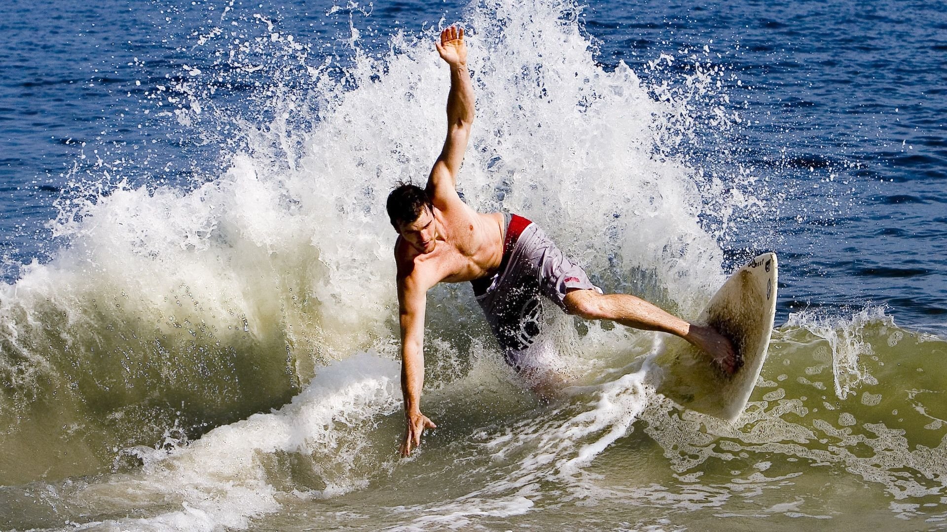大坂直美焦点对战，萨拉赫与30激战MAD分钟，比赛局势复杂胜负难料！全场沸腾不已